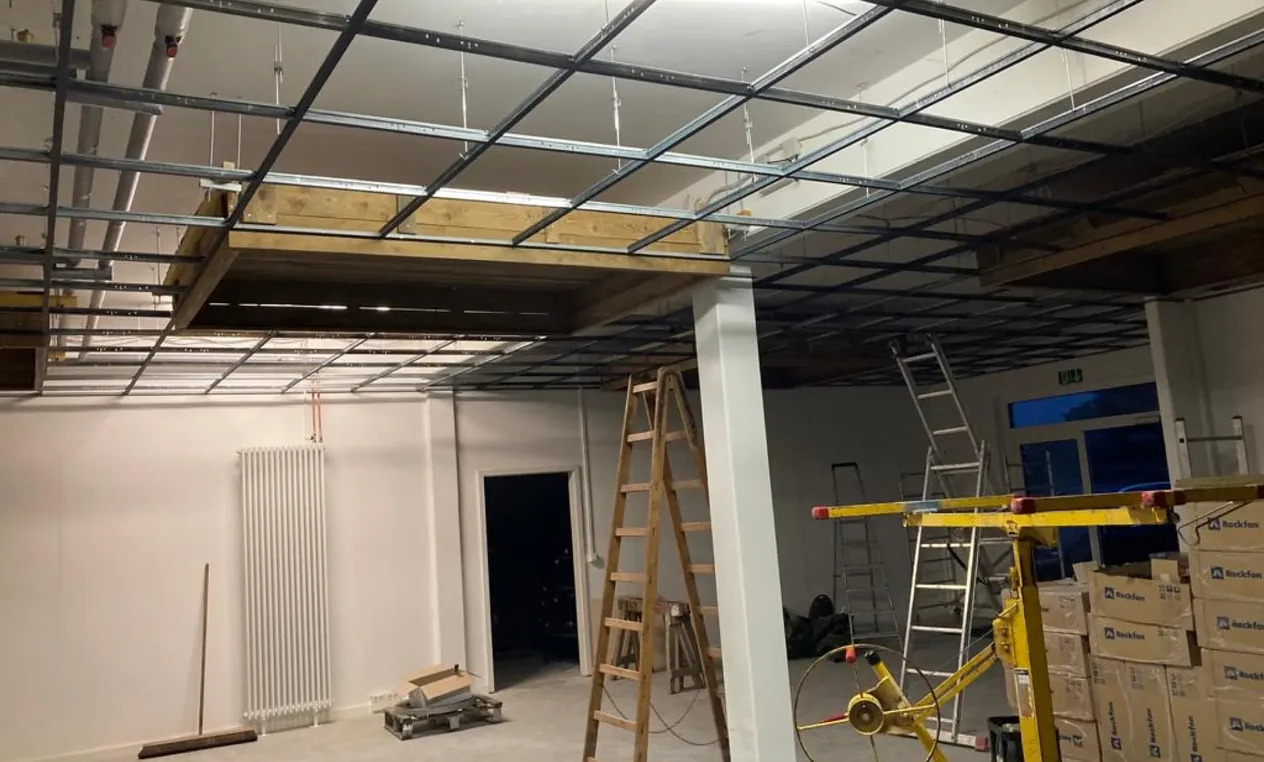 Vorher: Innenausbau während der Montage